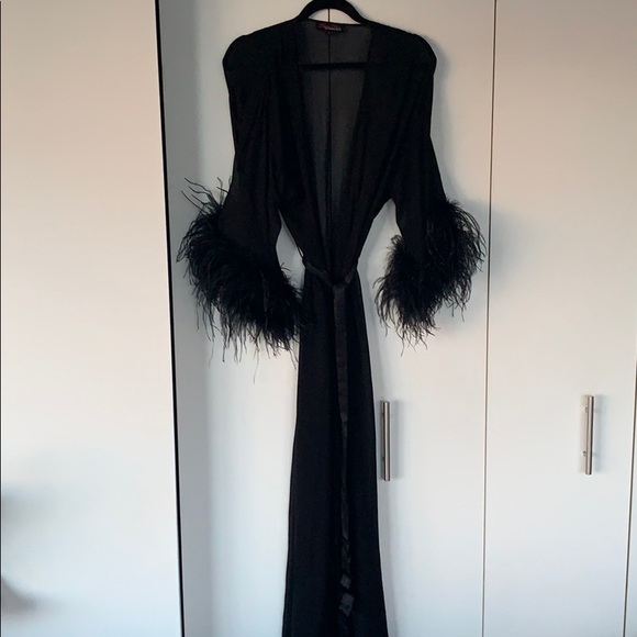 Feather Cuff Robe - Picture 3 of 11